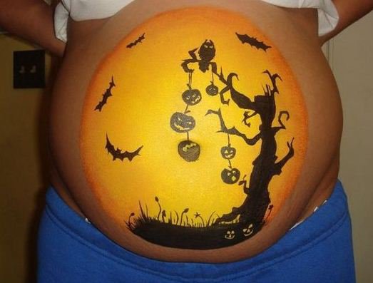 peinture halloween sur ventre femme enceinte